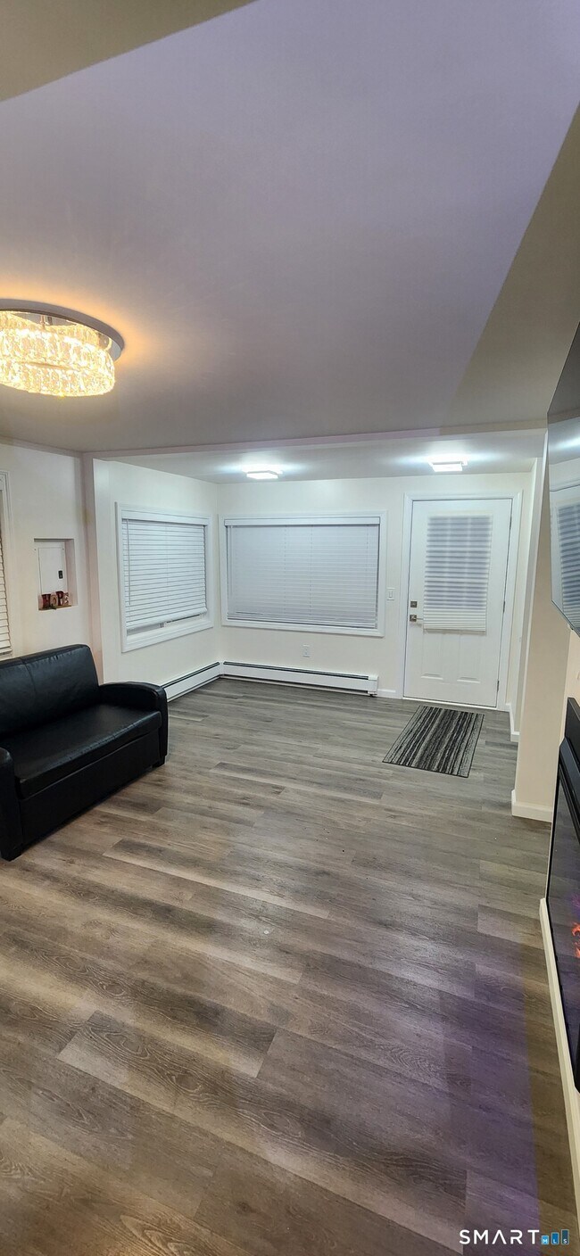 Foto del edificio - 19 Benham Ave