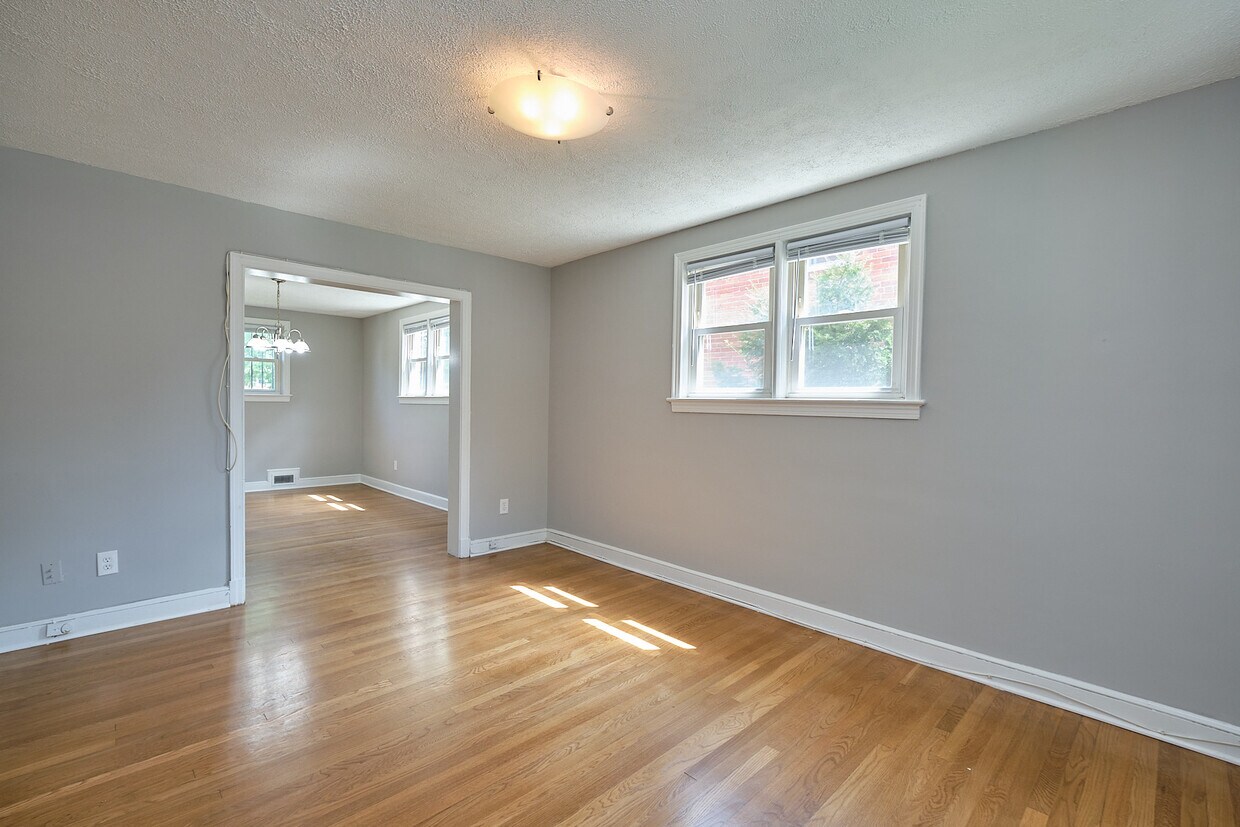 Foto principal - 4724 Blaine St NE