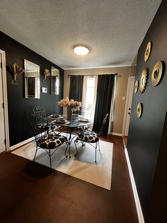 Comedor - 39 Rosemont Dr