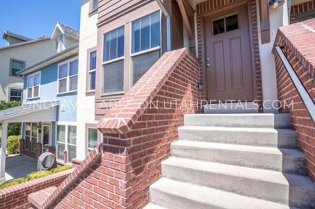 Foto del edificio - 433 W Amber Glow Ln