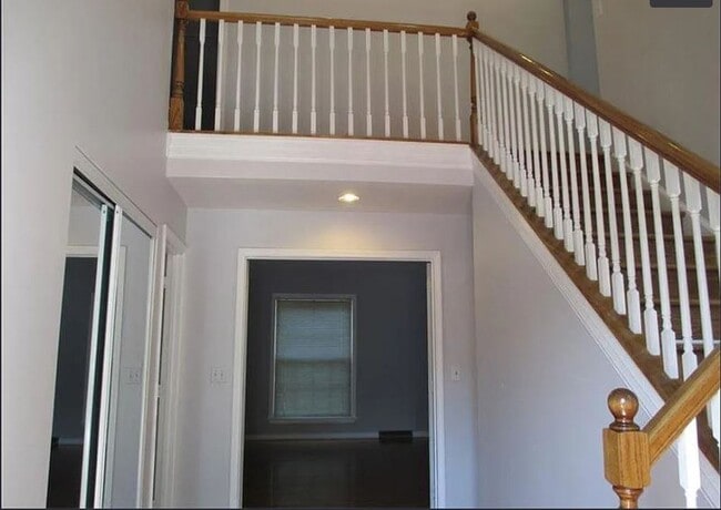 Building Photo - 223 Springhouse Ln