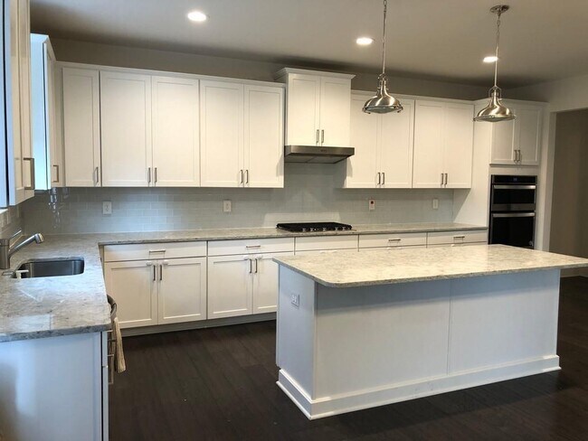 Building Photo - 785 Belerose Ln