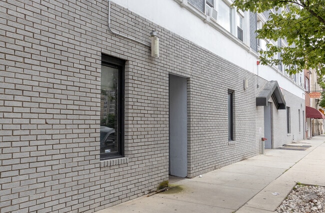 Building Photo - 214-220 S Broad St