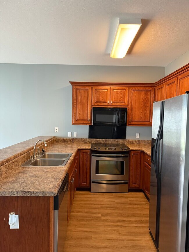 Foto del edificio - Available NOW -111 Peregrine Way-1/2 off the first month rent