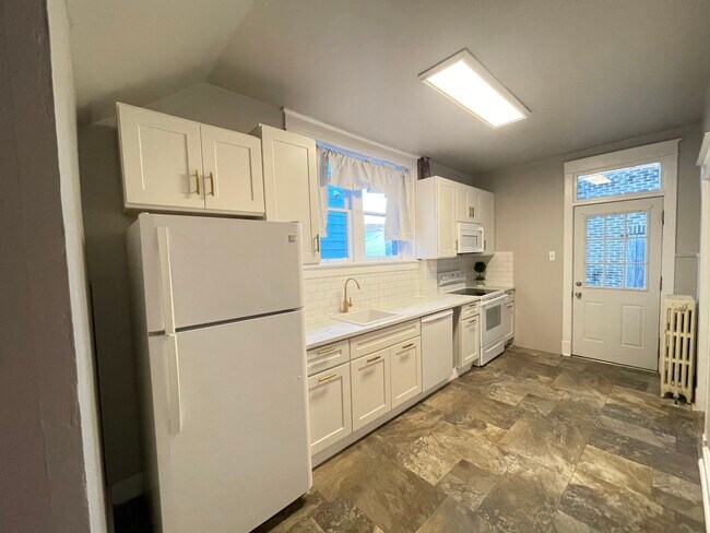 Foto principal - 315 Laurel Blvd