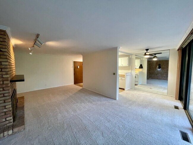Building Photo - 5500 Hillcrest Ln