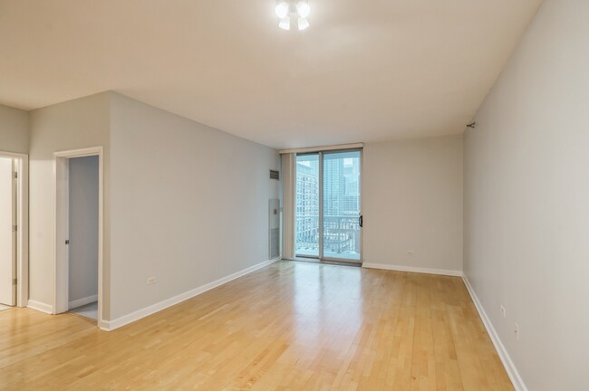 Foto del edificio - 421 W Huron St