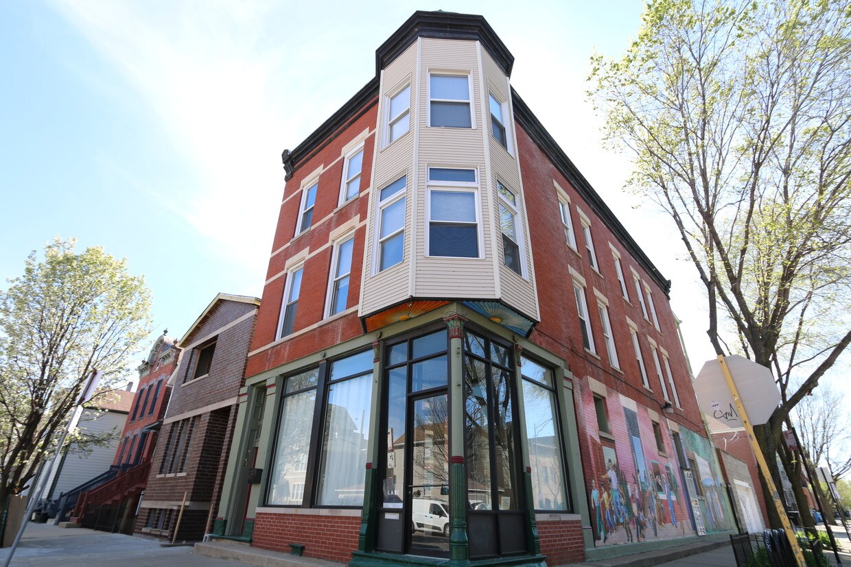 Foto principal - 1900 S Carpenter St