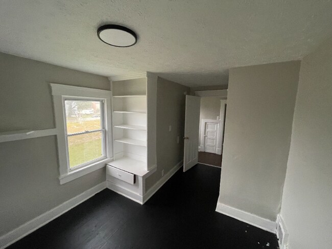 Foto del edificio - 1733-1737 Long Ave