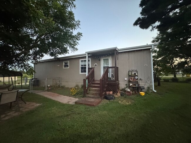 Building Photo - Peaceful Country Living--For Lease!