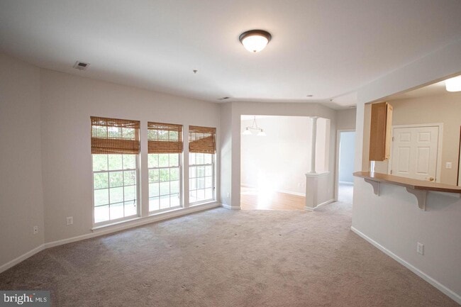 Building Photo - 2003 Whispering Ponds Ct