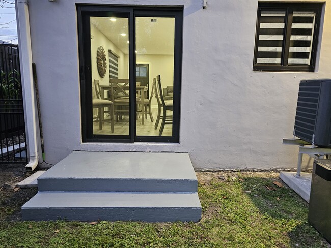 Foto del edificio - 11022 SW 6th St