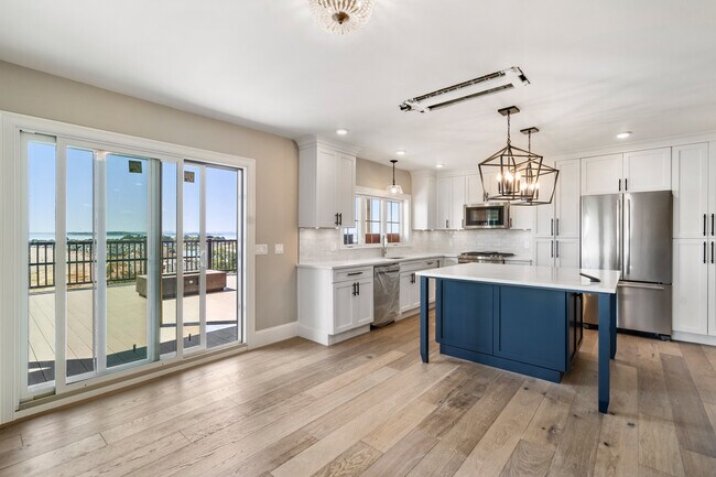 Foto del edificio - 77 Harbor View Ave