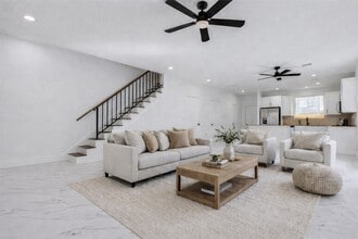 Building Photo - 5912 Mayle St