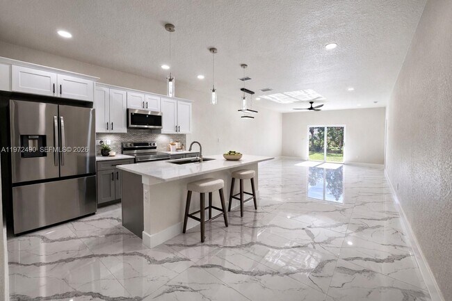 Foto del edificio - 2423 Milton Ave S