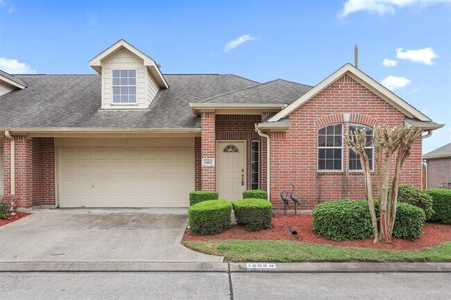 Foto del edificio - 1602 Village Townhome Dr