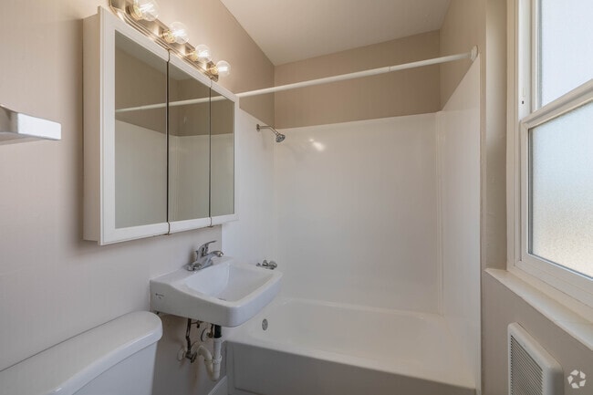 Cuarto de baño del estudio - Union Plaza Apartments