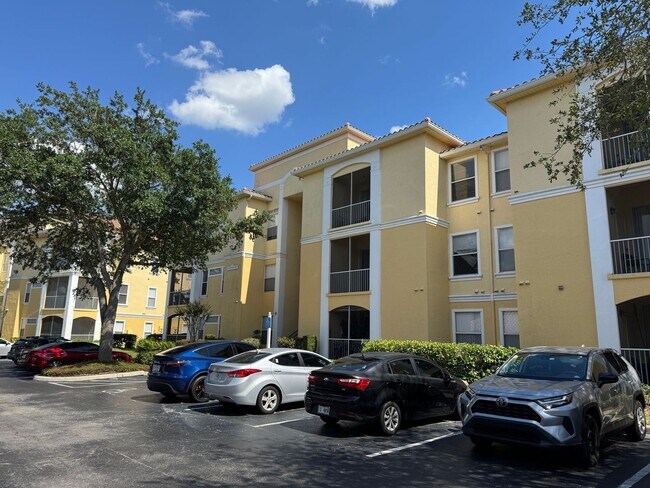 Foto del edificio - 2-Bed, 2-Bath Condo with Water View – Firs...