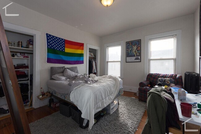 Building Photo - BU 5-BED w/H+HW SEP25