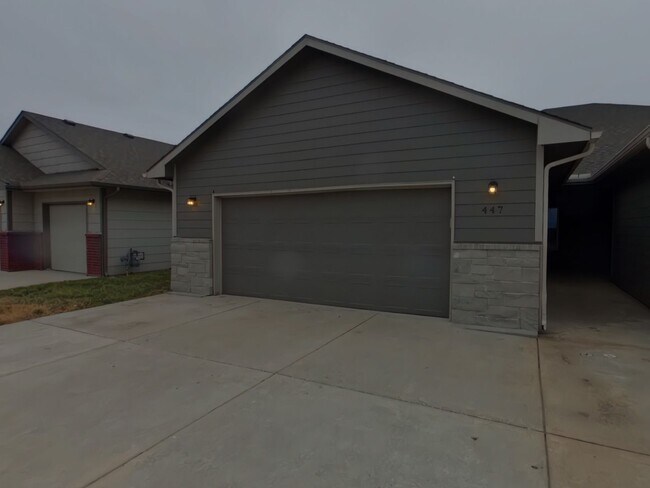 Building Photo - 447 S Longbranch Dr