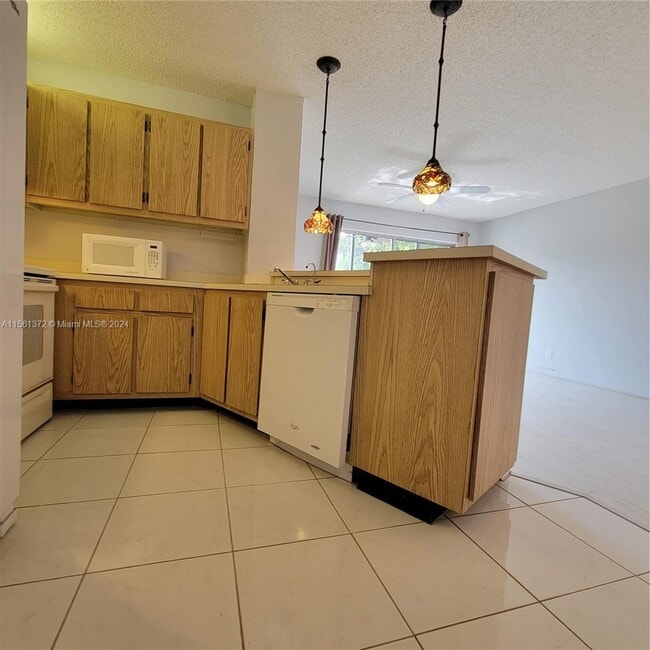 Building Photo - 7535 S Oriole Blvd