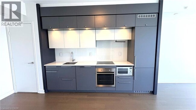 Building Photo - 15 Grenville St