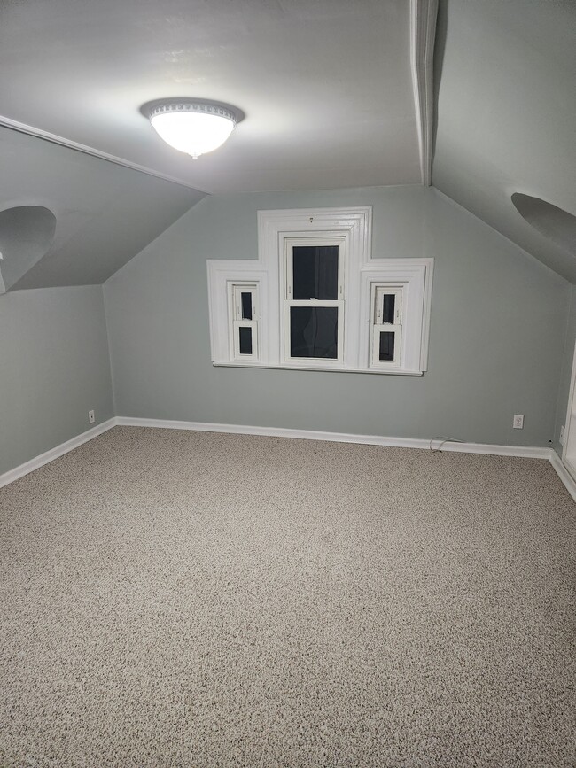 Building Photo - 335 Garden Ave