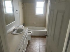 Building Photo - 1466 Bel Air Dr