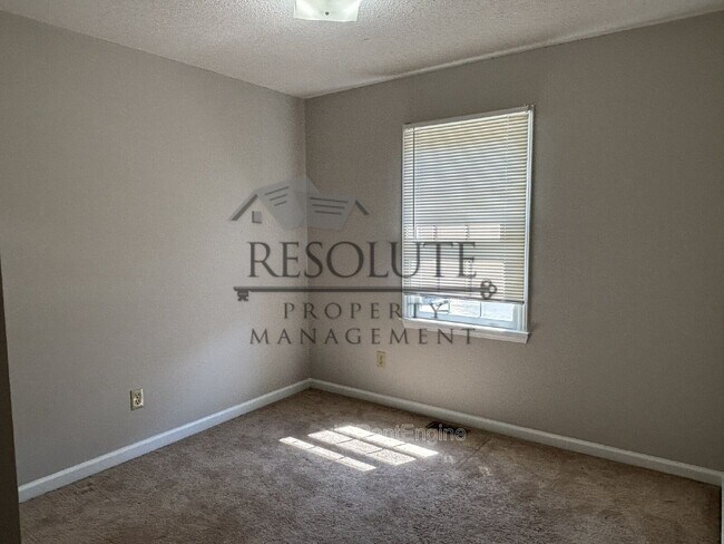 Foto del edificio - 817 Dalewood Dr