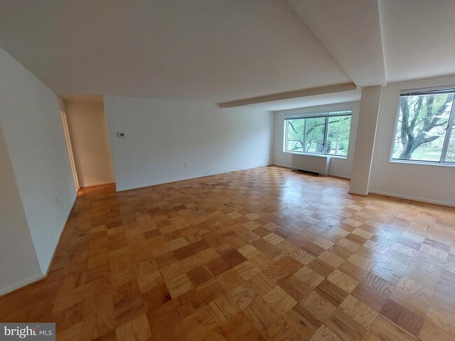 Building Photo - 10201 Grosvenor Pl
