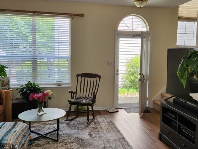 Foto del edificio - 33 High Pond Ln