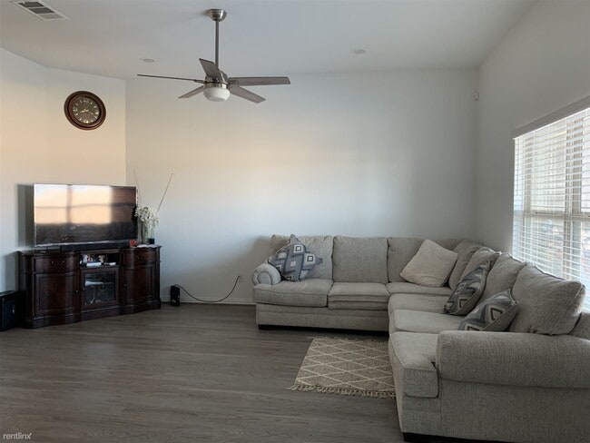 Foto del edificio - 3 br, 2 bath House - 513 Landing Lane