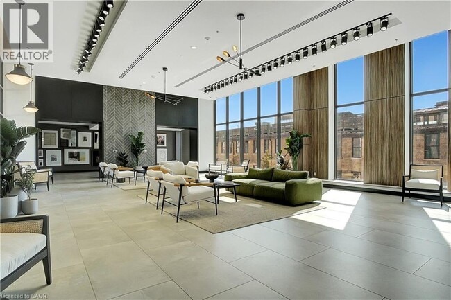 Photo du bâtiment - 50 Grand Ave S