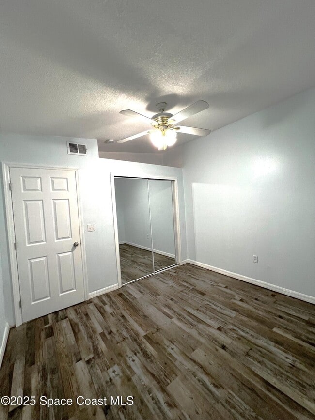 Foto del edificio - 119 Roosevelt Ave