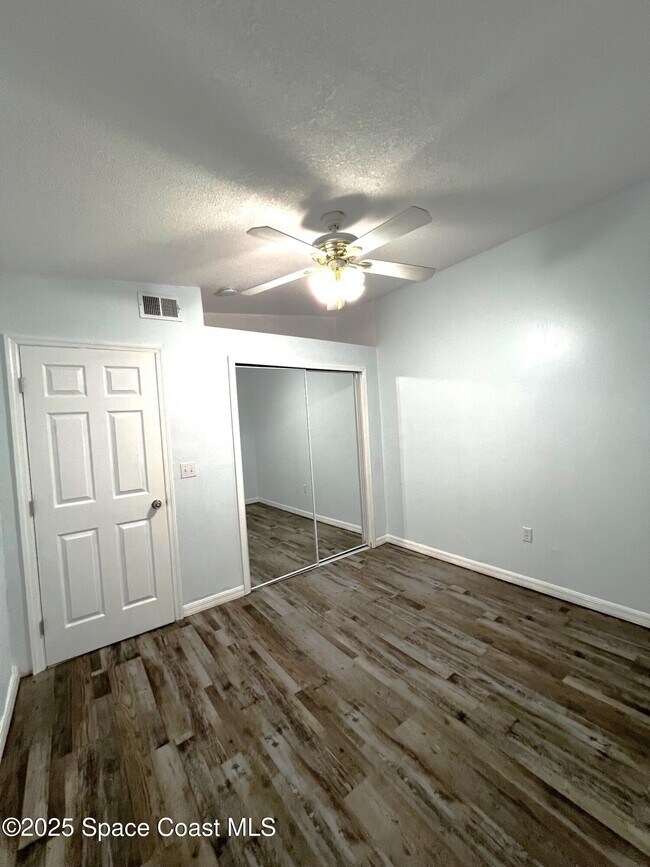 Building Photo - 119 Roosevelt Ave