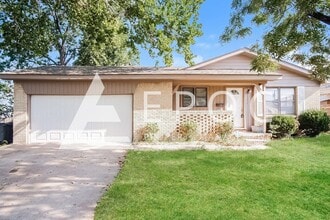 Building Photo - 9719 E 4th St