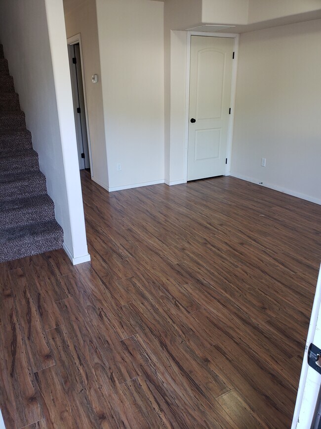 Livingroom - 869 W Alice Ave