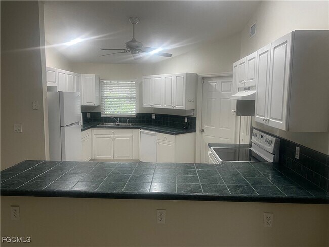 Building Photo - 4620 SW 7th Pl