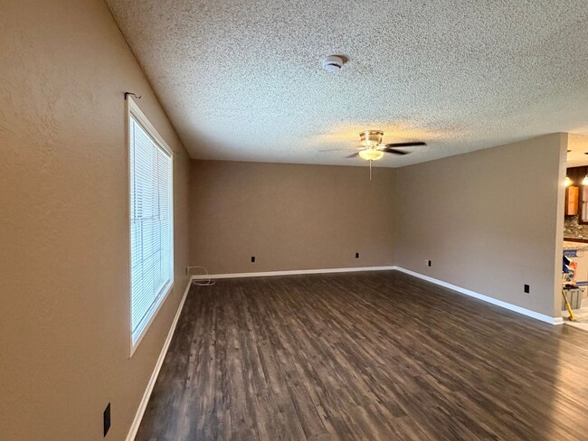 Foto del edificio - Don't miss out! Large 2/2 apartment