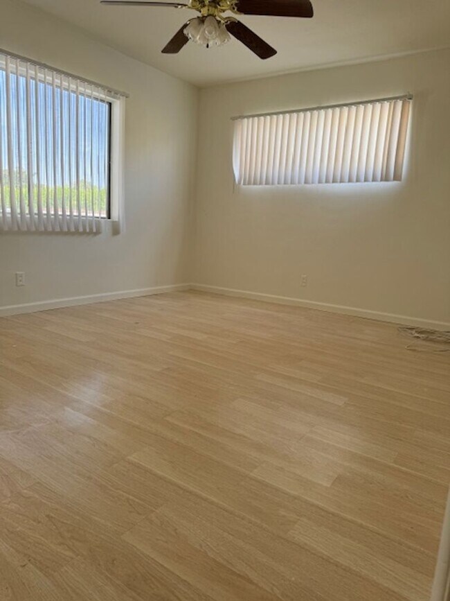 Foto del edificio - 6333 Bright Ave