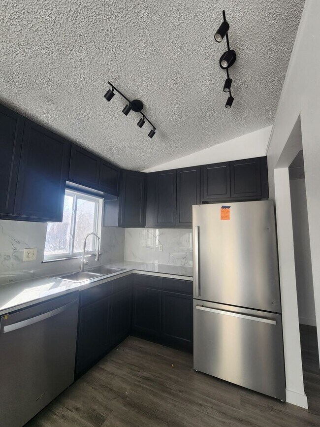 Building Photo - Rustic Hills Beauty- Remodeled 3 Bed, 2 Car