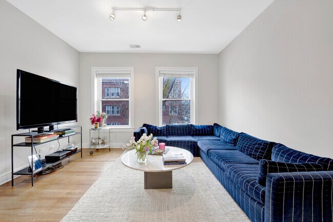 Foto del edificio - 3608 N Oakley Ave