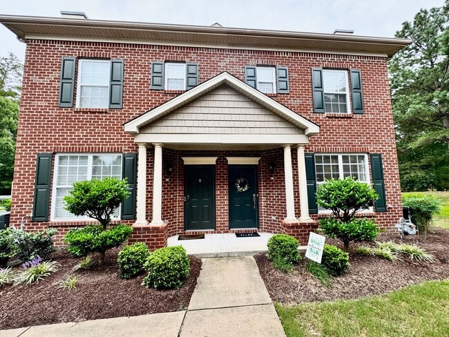 Building Photo - Ready NOW! Ridgely Manor Condo! New Carpet...