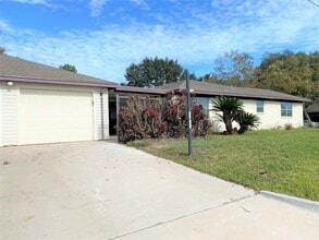 Building Photo - 803 Dogwood Ln