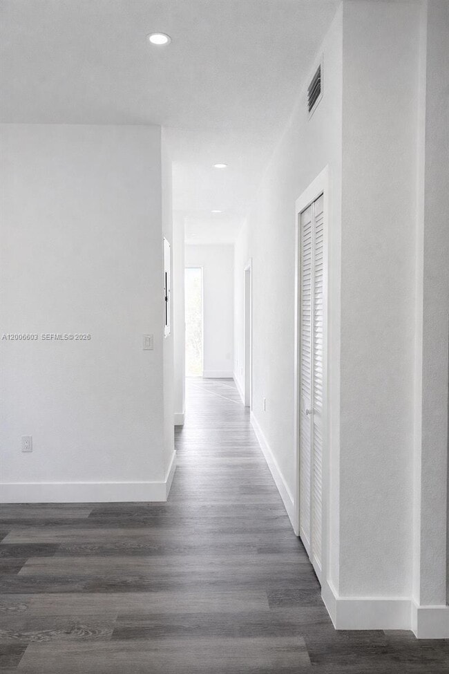 Foto del edificio - 17820 NW 73rd Ave