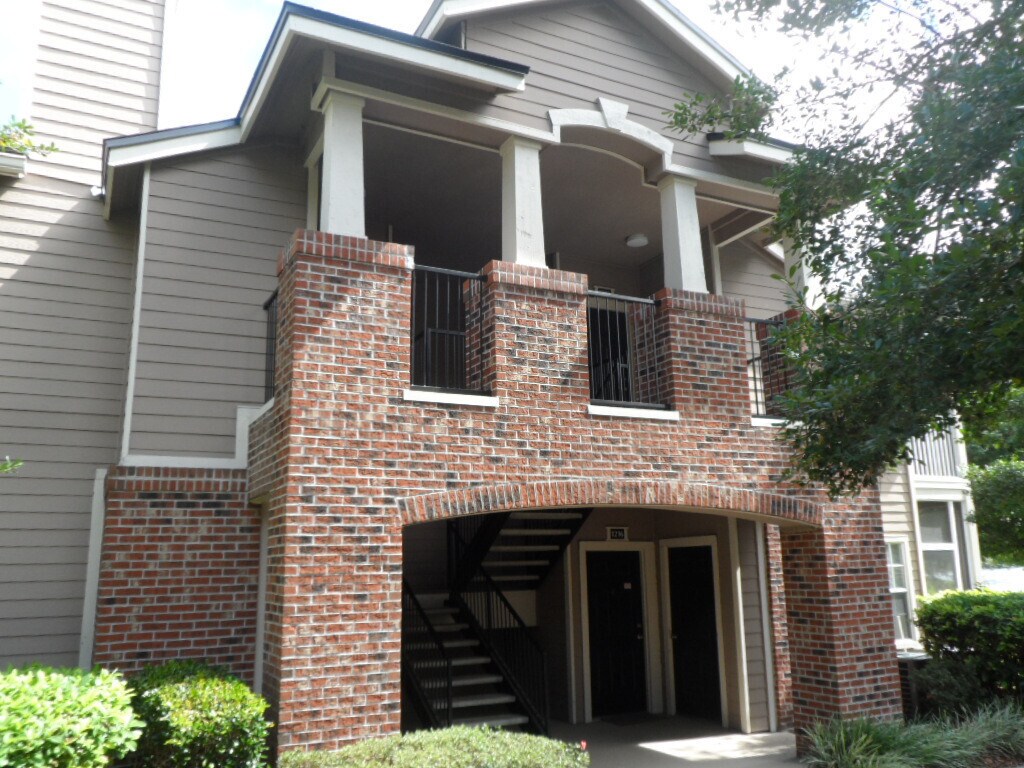 Foto principal - 1/1 lake and pool view with 1 car detached...