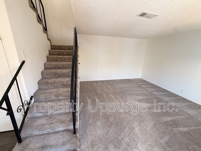 Building Photo - 1810 Laurel Ave