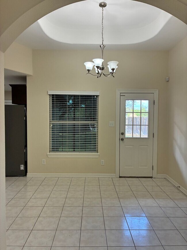 Building Photo - 3215 Campanario Cir