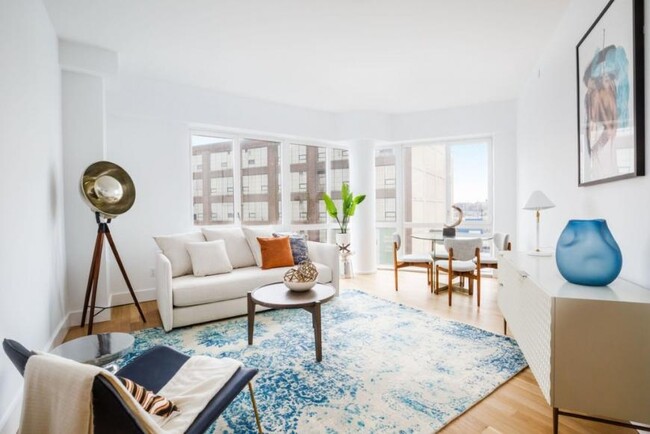 Building Photo - 3 bedroom in LONG ISLAND CITY NY 11101