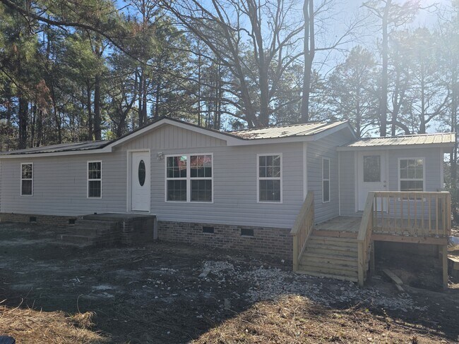 Building Photo - 105 Woodland Dr